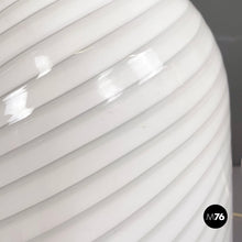 画像をギャラリービューアに読み込む, Table lamp in opaline Murano glass and brass, 1970s