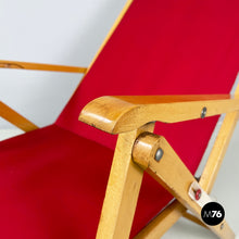 画像をギャラリービューアに読み込む, Deck chair in red fabric and wood by Fratelli Reguitti, 1960s