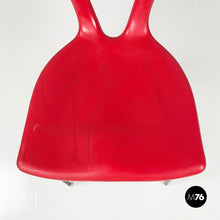 将图片加载到图库查看器,Chair in red plastic and black metal, 1960s