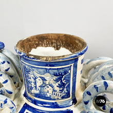 Charger l'image dans la galerie, Vase with lid in blue and white majolica, 1715