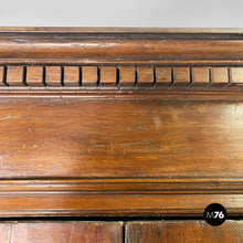将图片加载到图库查看器,Baroque wardrobe in wood with doors, 1700s