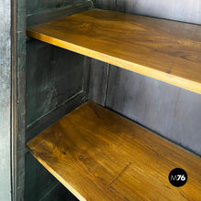 将图片加载到图库查看器,Baroque wardrobe in wood with doors, 1700s