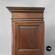 将图片加载到图库查看器,Baroque wardrobe in wood with doors, 1700s