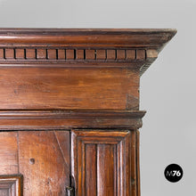 将图片加载到图库查看器,Baroque wardrobe in wood with doors, 1700s