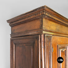 将图片加载到图库查看器,Baroque wardrobe in wood with doors, 1700s