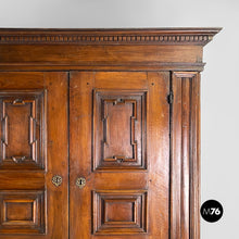 将图片加载到图库查看器,Baroque wardrobe in wood with doors, 1700s