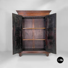 将图片加载到图库查看器,Baroque wardrobe in wood with doors, 1700s