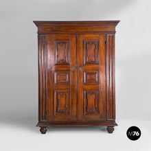 将图片加载到图库查看器,Baroque wardrobe in wood with doors, 1700s