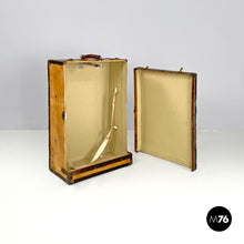 画像をギャラリービューアに読み込む, Leather and cardboard travel trunk, early 1900s