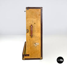 画像をギャラリービューアに読み込む, Leather and cardboard travel trunk, early 1900s