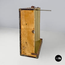 画像をギャラリービューアに読み込む, Leather and cardboard travel trunk, early 1900s