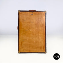 画像をギャラリービューアに読み込む, Leather and cardboard travel trunk, early 1900s