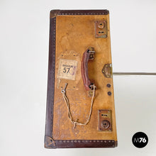 画像をギャラリービューアに読み込む, Leather and cardboard travel trunk, early 1900s