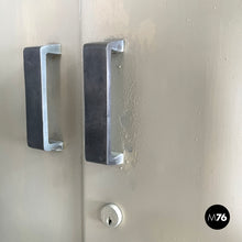 画像をギャラリービューアに読み込む, White industrial bathroom cabinet, 1960s