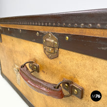 画像をギャラリービューアに読み込む, Leather and cardboard travel trunk, early 1900s