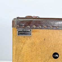 画像をギャラリービューアに読み込む, Leather and cardboard travel trunk, early 1900s