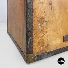 画像をギャラリービューアに読み込む, Leather and cardboard travel trunk, early 1900s