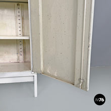 画像をギャラリービューアに読み込む, White industrial bathroom cabinet, 1960s