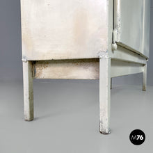 画像をギャラリービューアに読み込む, White industrial bathroom cabinet, 1960s