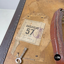 画像をギャラリービューアに読み込む, Leather and cardboard travel trunk, early 1900s