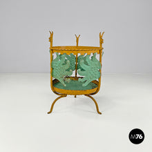 画像をギャラリービューアに読み込む, Green and yellow wrought iron vase holder with decorations, 1900s