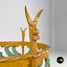 画像をギャラリービューアに読み込む, Green and yellow wrought iron vase holder with decorations, 1900s