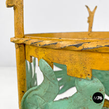 画像をギャラリービューアに読み込む, Green and yellow wrought iron vase holder with decorations, 1900s