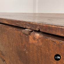 画像をギャラリービューアに読み込む, Wooden chest with inlays and folding top, early 1800s