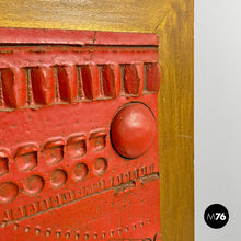 画像をギャラリービューアに読み込む, Red ceramic and golden wood sculpture painting by Carlos Carlè, 1974