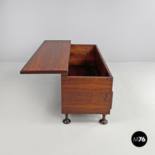 画像をギャラリービューアに読み込む, Wooden chest with decorated embossed copper band by Santambrogio and De Berti, 1960s