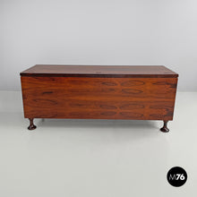 画像をギャラリービューアに読み込む, Wooden chest with decorated embossed copper band by Santambrogio and De Berti, 1960s