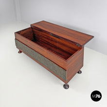 画像をギャラリービューアに読み込む, Wooden chest with decorated embossed copper band by Santambrogio and De Berti, 1960s