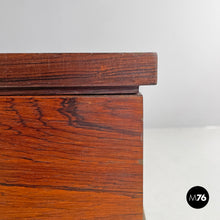 画像をギャラリービューアに読み込む, Wooden chest with decorated embossed copper band by Santambrogio and De Berti, 1960s