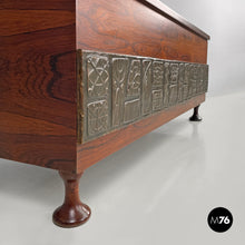 画像をギャラリービューアに読み込む, Wooden chest with decorated embossed copper band by Santambrogio and De Berti, 1960s