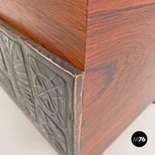 画像をギャラリービューアに読み込む, Wooden chest with decorated embossed copper band by Santambrogio and De Berti, 1960s