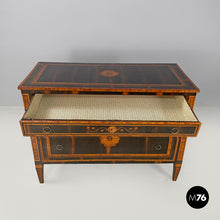 画像をギャラリービューアに読み込む, Wooden chest of drawers with inlay decorations, early 1800s