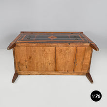 画像をギャラリービューアに読み込む, Wooden chest of drawers with inlay decorations, early 1800s
