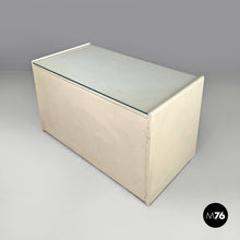 画像をギャラリービューアに読み込む, White wooden chest of drawers, 1980s