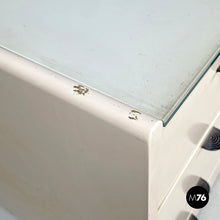 画像をギャラリービューアに読み込む, White wooden chest of drawers, 1980s