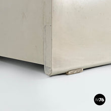 画像をギャラリービューアに読み込む, White wooden chest of drawers, 1980s