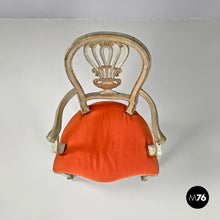 画像をギャラリービューアに読み込む, Green and gold wooden armchairs with orange cushions, 1700s