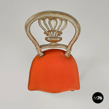 画像をギャラリービューアに読み込む, Green and gold wooden chairs with orange cushions, 1700s
