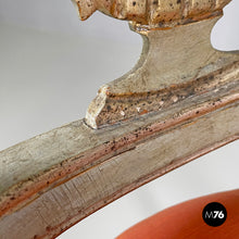 画像をギャラリービューアに読み込む, Green and gold wooden chairs with orange cushions, 1700s