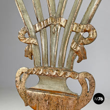 画像をギャラリービューアに読み込む, Green and gold wooden chairs with orange cushions, 1700s