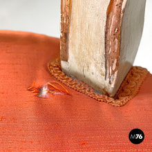 画像をギャラリービューアに読み込む, Green and gold wooden chairs with orange cushions, 1700s