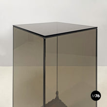 画像をギャラリービューアに読み込む, Wood and glass coffee tables or pedestals, 1970s