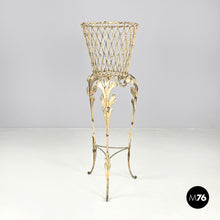 画像をギャラリービューアに読み込む, White wrought iron vase holder with floral decorations, 1900s