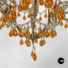 画像をギャラリービューアに読み込む, Amber glass drop chandelier in golden metal, 1930s