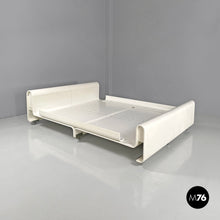 画像をギャラリービューアに読み込む, Double bed Aiace in white wood by Benatti, 1970s