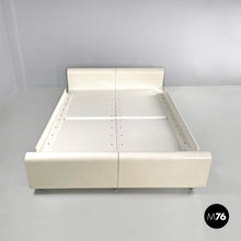 画像をギャラリービューアに読み込む, Double bed Aiace in white wood by Benatti, 1970s